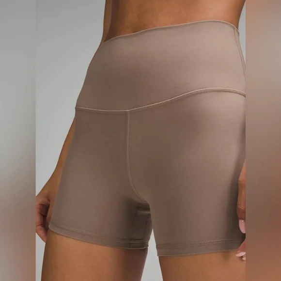 EUC Lululemon 6 Align Shorts 4” Taupetastic - Picture 4 of 5